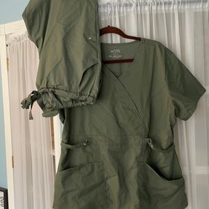 Cherokee LUXE scrub set XL